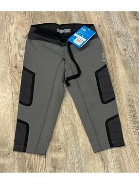 New with Tags Ultimate Direction Women's Size Small Hydro 3/4 Tight Gray